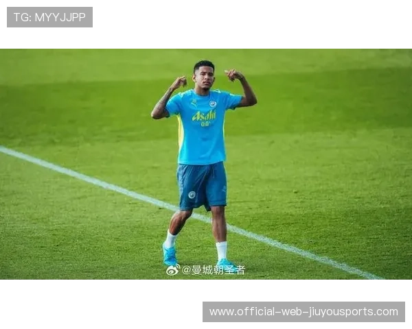 曼城像在演练训练课，对手根本摸不到球，曼城的打法